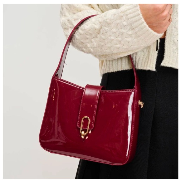 Red Vegan purse/crossbody - Picture 1 of 4
